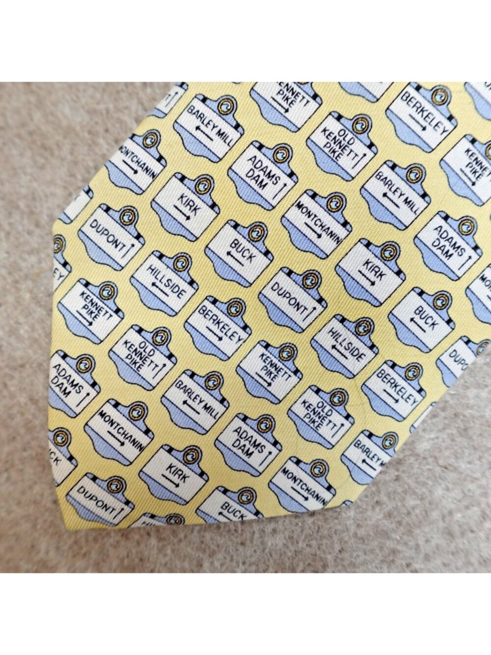 Vineyard Vines Tie Yellow Delaware 100% Silk Made in USA NEW